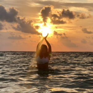 mujer-atardecer-cancun-walla-travel