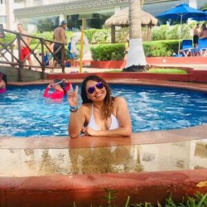 nena-mujer-feliz-hotel-riviera-maya-walla-travel